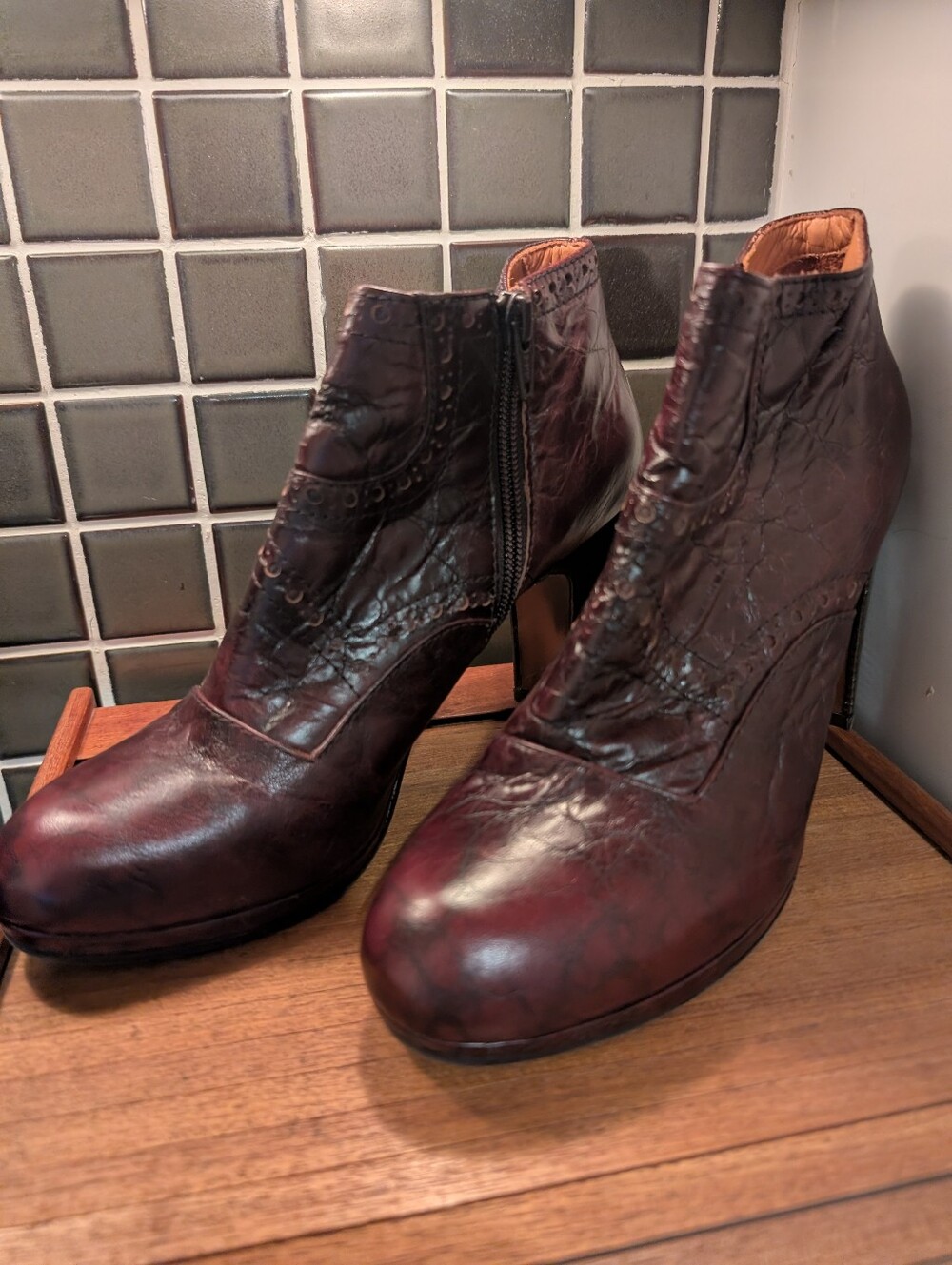 NWOT Chie Mihaea Boities,38&1/2